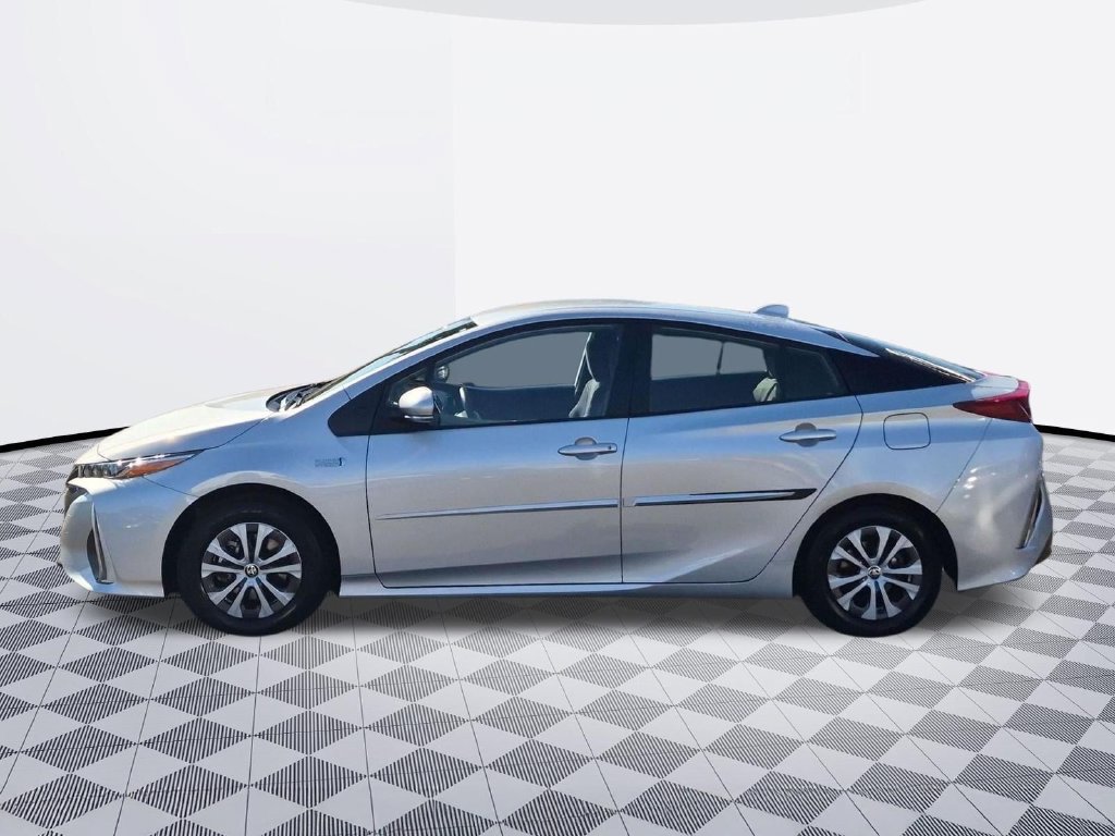 Used 2022 Toyota Prius Prime LE FWD image 3