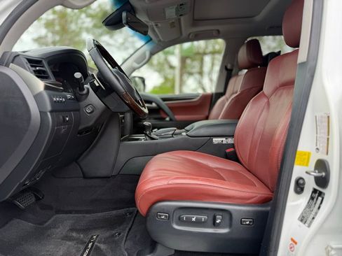 Used 2016 Lexus LX 570 4WD w/ Luxury Package image 12