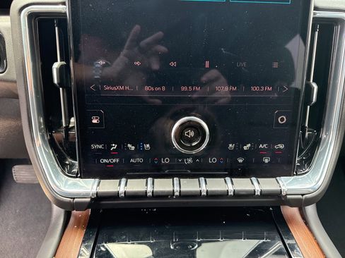 Used 2025 GMC Yukon Denali AWD/4WD image 21