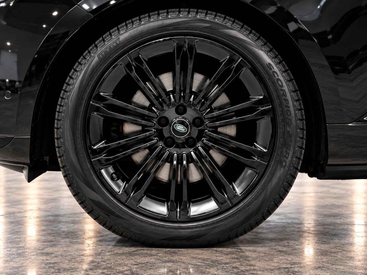 Used 2024 Land Rover Range Rover SE AWD/4WD image 8