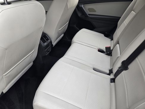 Used 2019 Volkswagen Tiguan SEL FWD image 19