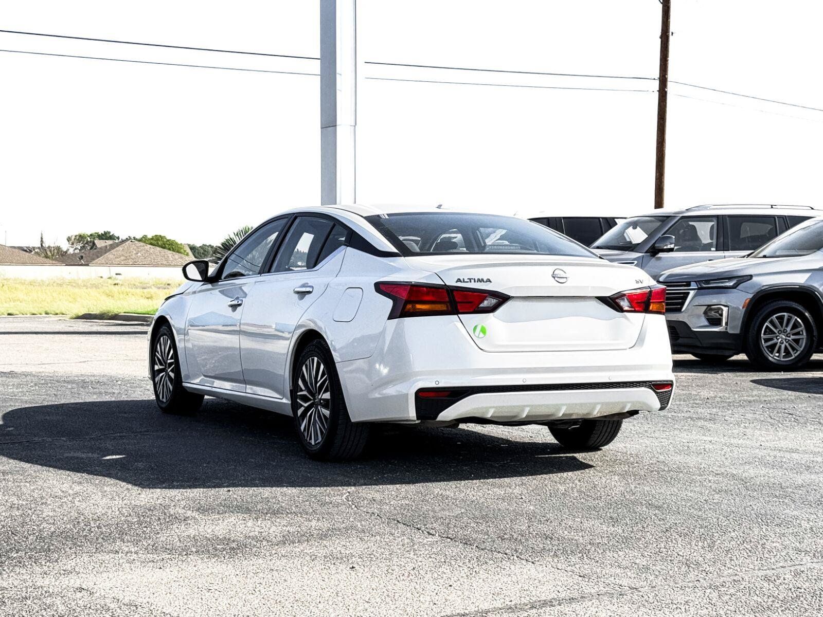 Used 2024 Nissan Altima 2.5 SV FWD image 12