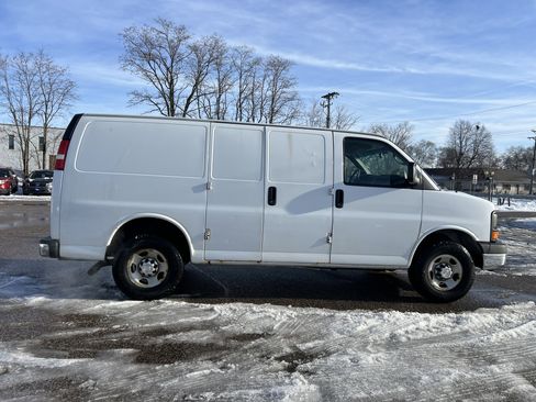 Used 2017 Chevrolet Express 3500 Work Van image 8