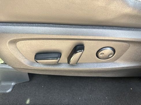 Used 2023 Nissan Pathfinder SL w/ Lighting Package (N92) FWD image 15