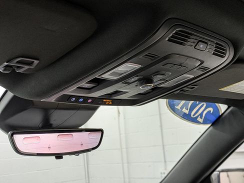 Used 2021 Cadillac Escalade Premium Luxury image 39