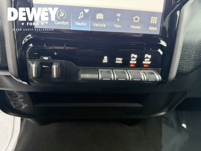 Used 2024 RAM 2500 Big Horn w/ Towing Technology Group AWD/4WD image 25