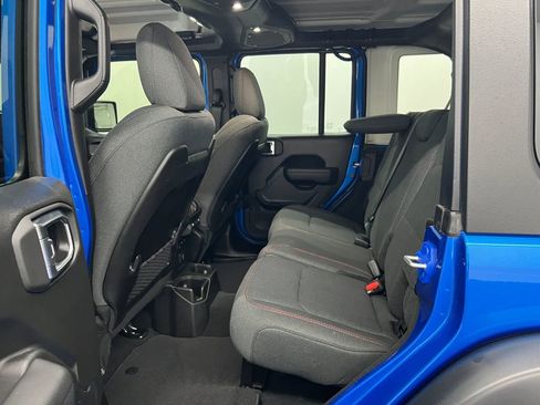 Used 2024 Jeep Wrangler Rubicon image 12