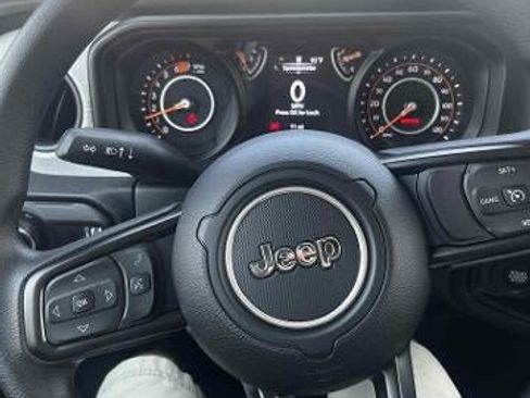 Used 2025 Jeep Wrangler Sport AWD/4WD image 7