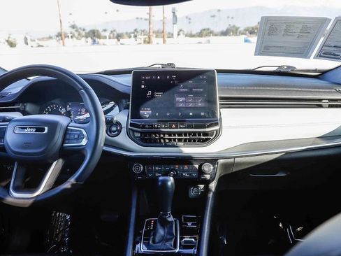 Used 2024 Jeep Compass Limited image 13