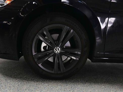 Used 2024 Volkswagen Jetta SE w/ Black Wheel Package image 5