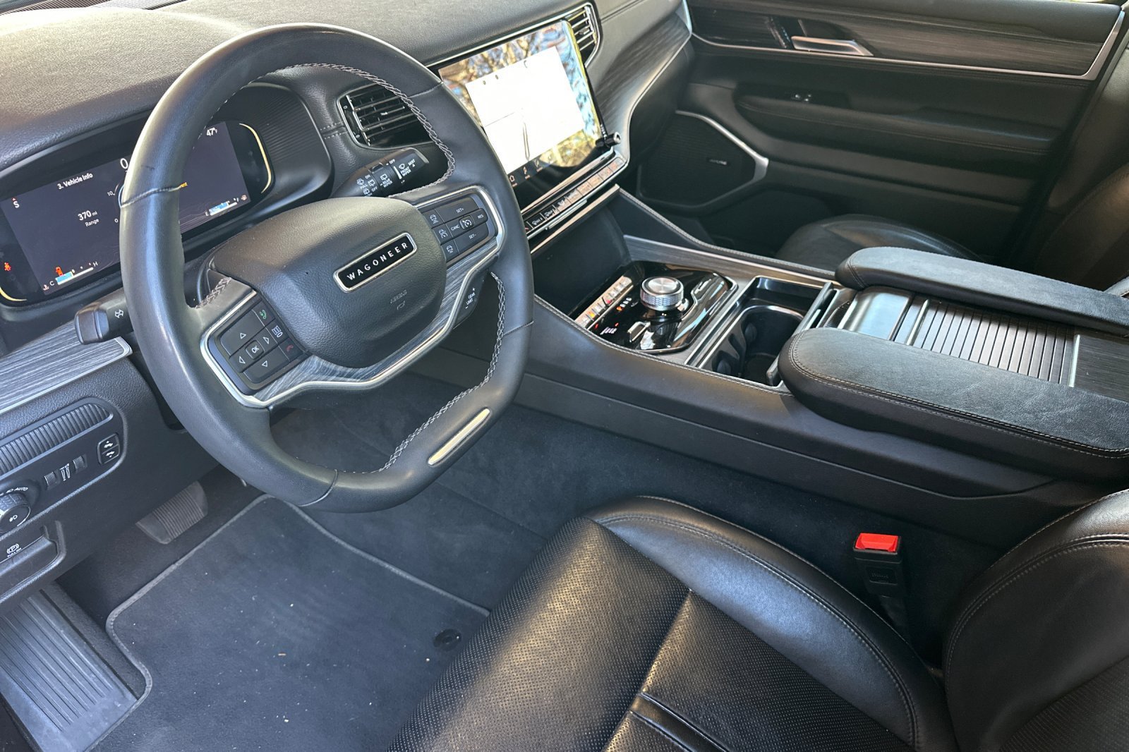 Used 2024 Jeep Wagoneer L Series II AWD/4WD image 11