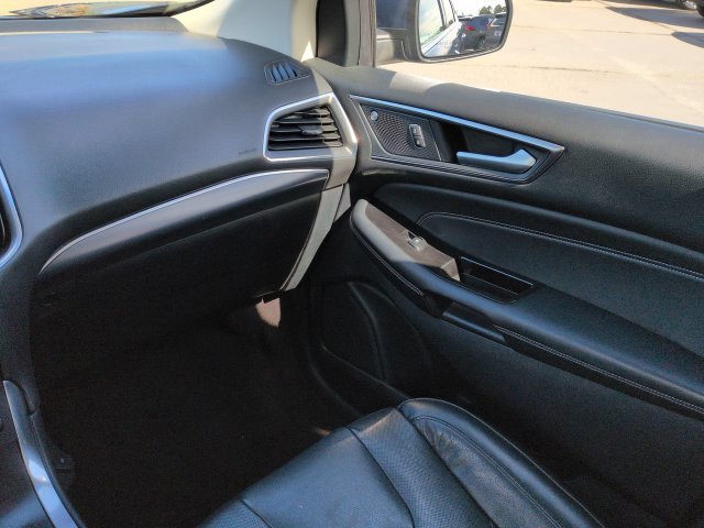 Used 2019 Ford Edge Titanium w/ Equipment Group 301A AWD/4WD image 17