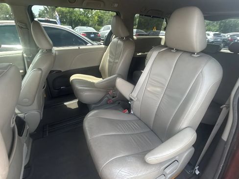 Used 2011 Toyota Sienna XLE FWD image 9