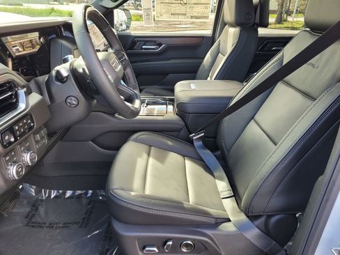 New 2026 GMC Yukon XL Denali w/ Denali Reserve Package image 12