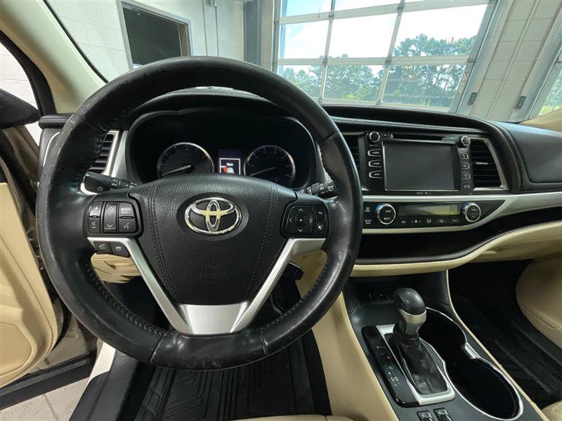 Used 2015 Toyota Highlander XLE FWD image 15