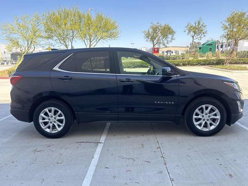 Used 2020 Chevrolet Equinox LT FWD image 2