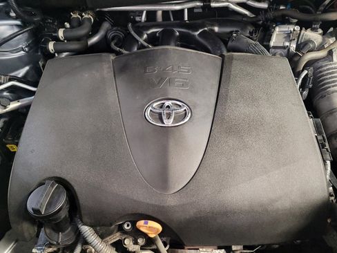 Used 2022 Toyota Highlander XLE FWD image 30