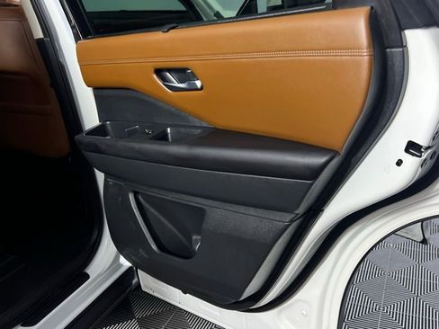 Used 2024 Nissan Pathfinder Platinum w/ Black Appearance Package image 29