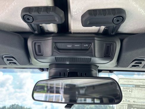 New 2025 Jeep Gladiator Sport image 46