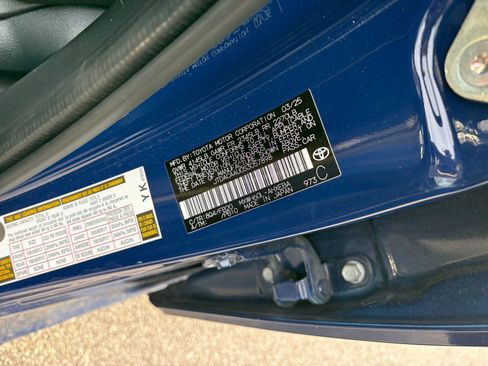 Used 2025 Toyota Prius LE image 27