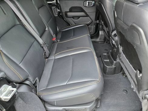 Used 2024 Jeep Wrangler Unlimited Sahara w/ Technology Group AWD/4WD image 19