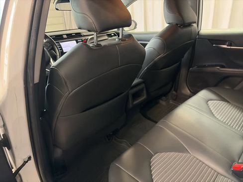 Used 2019 Toyota Camry SE image 18