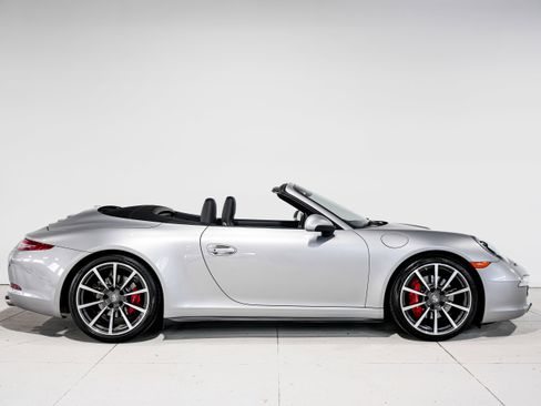 Used 2013 Porsche 911 Carrera 4S image 2