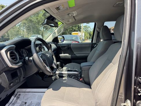 Used 2018 Toyota Tacoma SR5 AWD/4WD image 16
