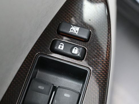 Used 2012 Toyota Venza LE image 12