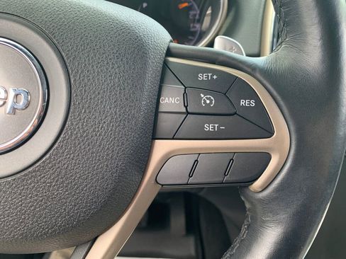 Used 2016 Jeep Grand Cherokee Laredo 75th Anniversary AWD/4WD image 18