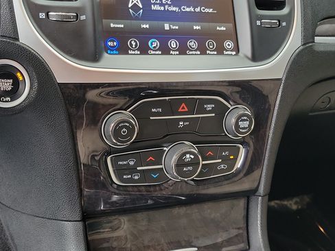 Used 2019 Chrysler 300 Limited RWD image 27