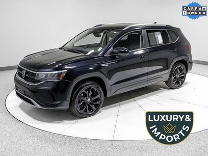 Used 2023 Volkswagen Taos SE w/ Black Wheel Package