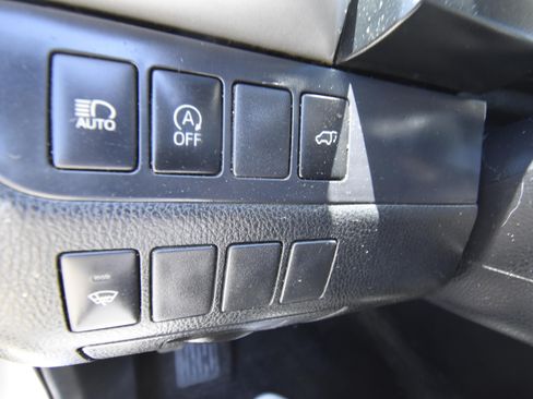Used 2019 Toyota Highlander XLE FWD image 16