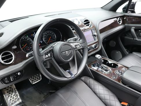 Used 2020 Bentley Bentayga Plug-In Hybrid AWD/4WD image 22