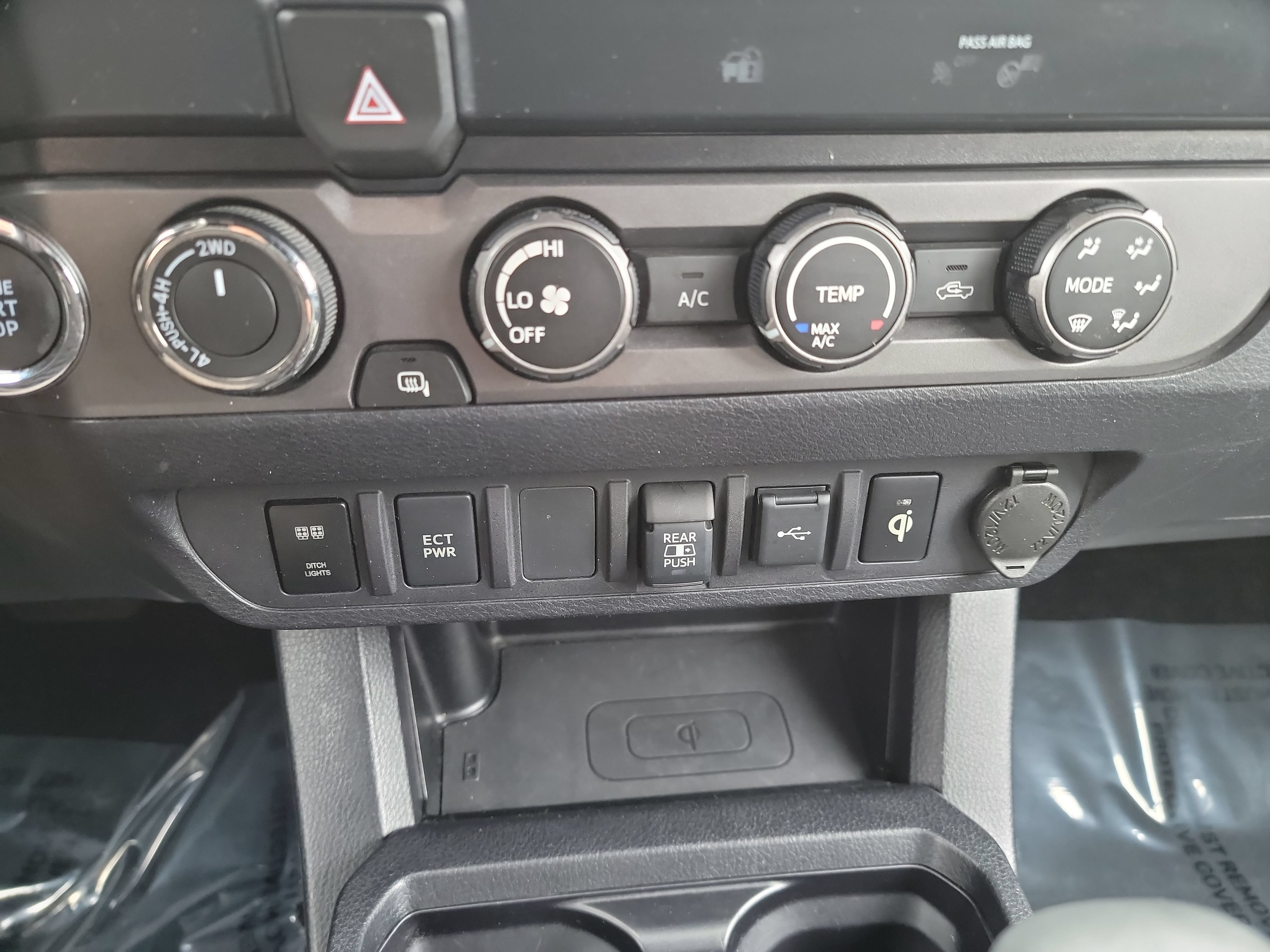 Used 2020 Toyota Tacoma TRD Off-Road AWD/4WD image 21