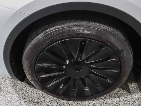 Used 2023 Tesla Model Y Long Range image 11