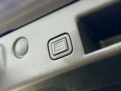 Used 2022 Chevrolet Equinox RS w/ RS Leather Package image 28