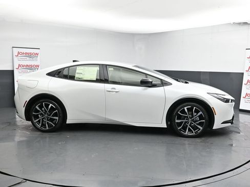 New 2026 Toyota Prius Plug-In Hybrid FWD image 9