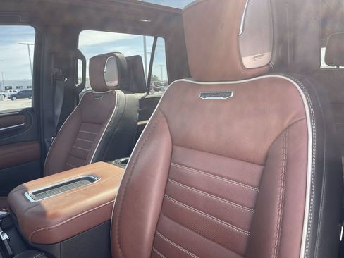 Used 2023 GMC Yukon Denali Ultimate AWD/4WD image 17