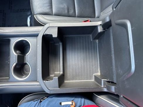 Used 2024 Chevrolet Suburban Premier image 23