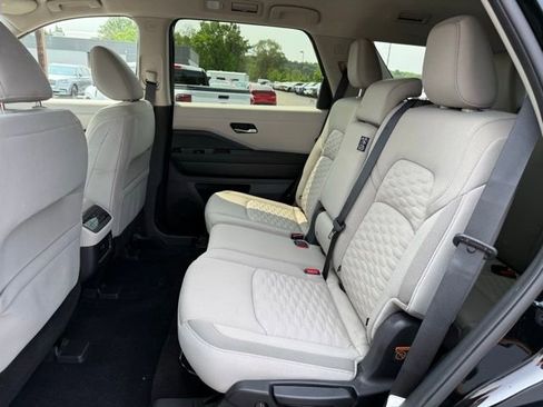 Used 2022 Nissan Pathfinder SV image 13