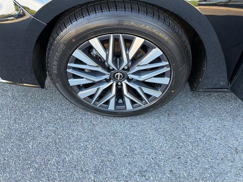 Used 2025 Nissan Altima 2.5 SV FWD image 35