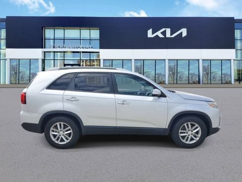Used 2014 Kia Sorento LX FWD image 3