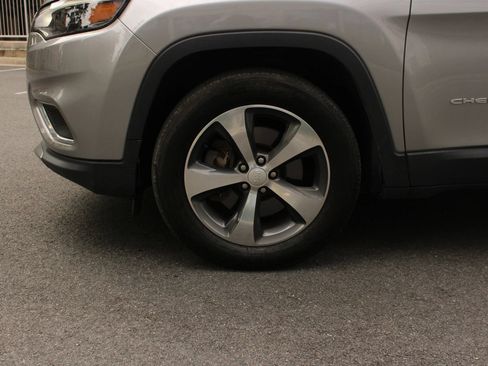 Used 2019 Jeep Cherokee Limited AWD/4WD image 11