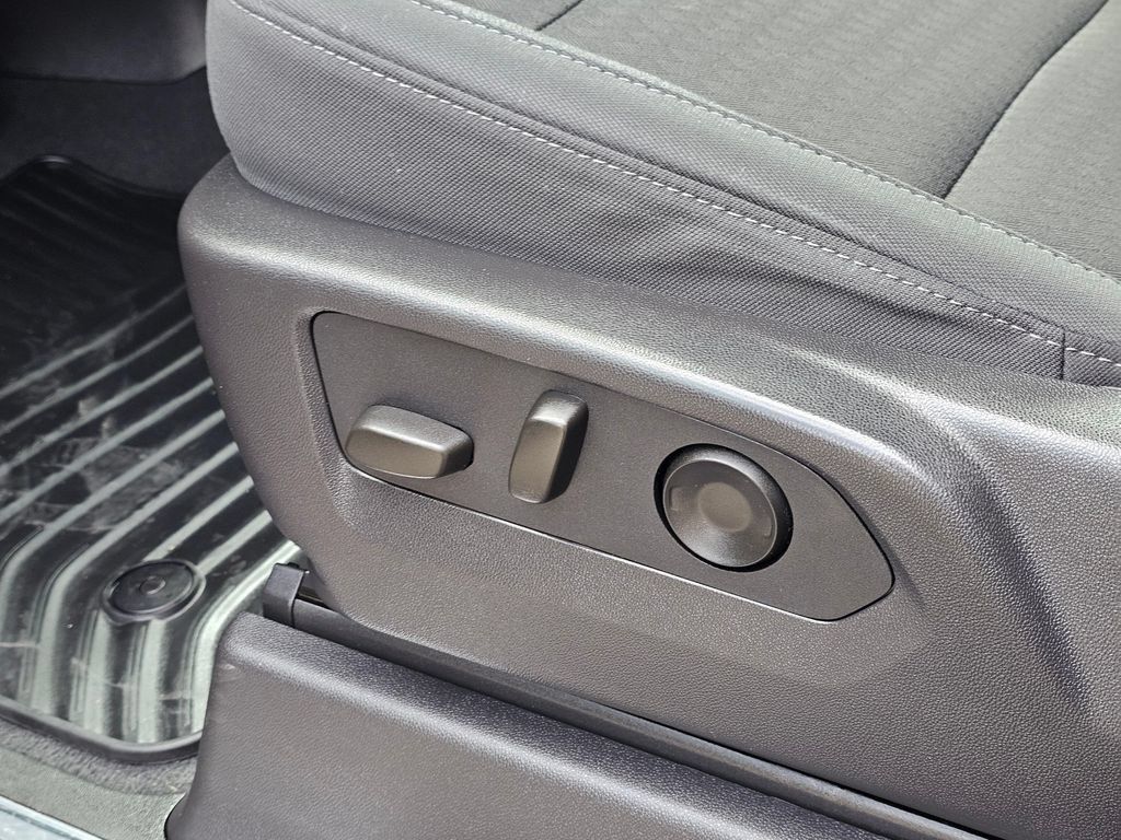 Used 2024 Chevrolet Silverado 1500 LT AWD/4WD image 21