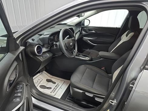 Used 2024 Chevrolet Trax LS w/ LS Convenience Package FWD image 30