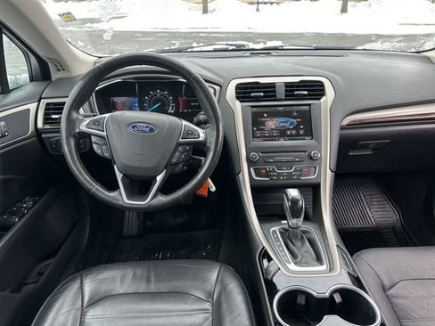 Used 2016 Ford Fusion SE w/ Equipment Group 202A image 19