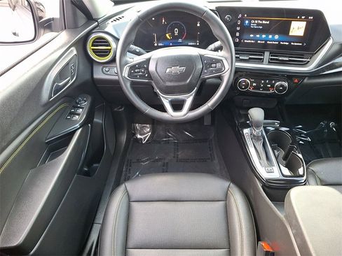 Used 2024 Chevrolet Trax ACTIV w/ Sunroof Package image 11