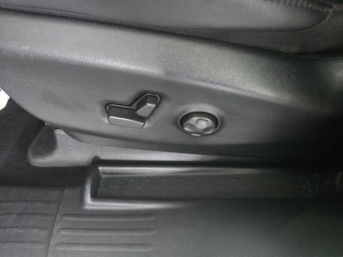 Used 2025 Chrysler Pacifica Select FWD image 19