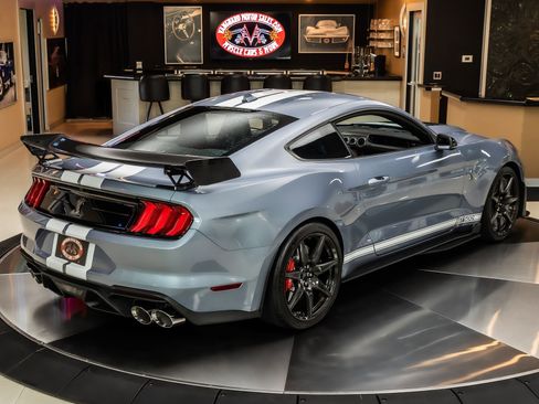 Used 2022 Ford Mustang Shelby GT500 w/ Carbon Fiber Track Pack RWD image 13